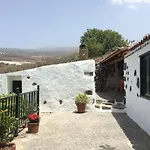 Llanitos Nyaraló *