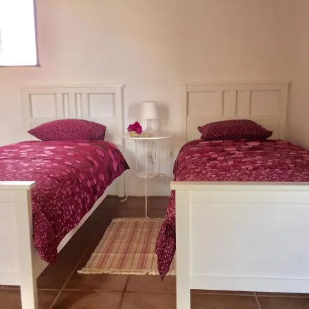 Llanitos غيا ذي إسورا